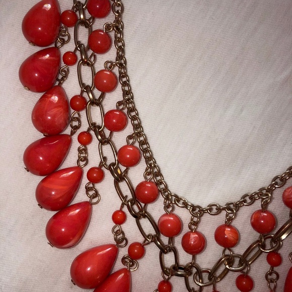 Red necklace - Picture 1 of 3
